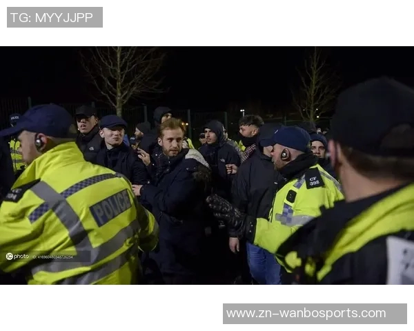 巴西比赛现场混乱球迷袭击对手球员引军警介入处理