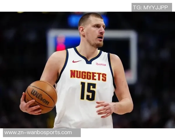 约基奇受伤后痛苦翻滚扶栏而行左脚无法承重艰难回更衣室